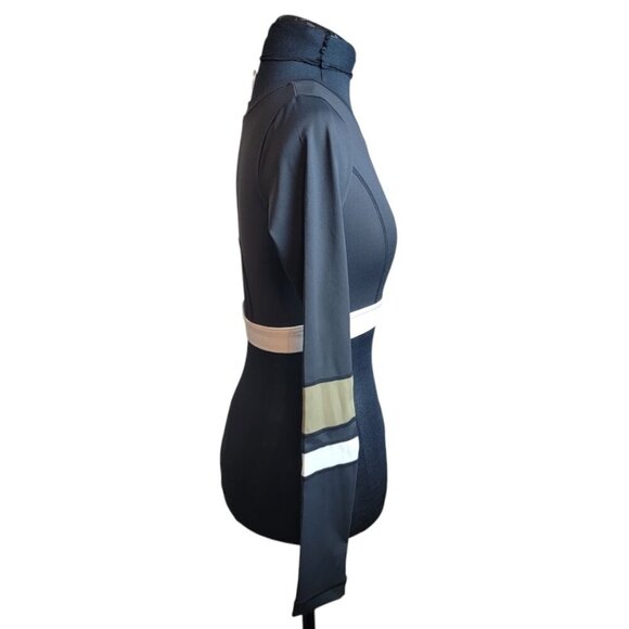 Long Sleeve Colorblock Peekaboo Back Crop Top - Super Cute - Picture 3 of 7